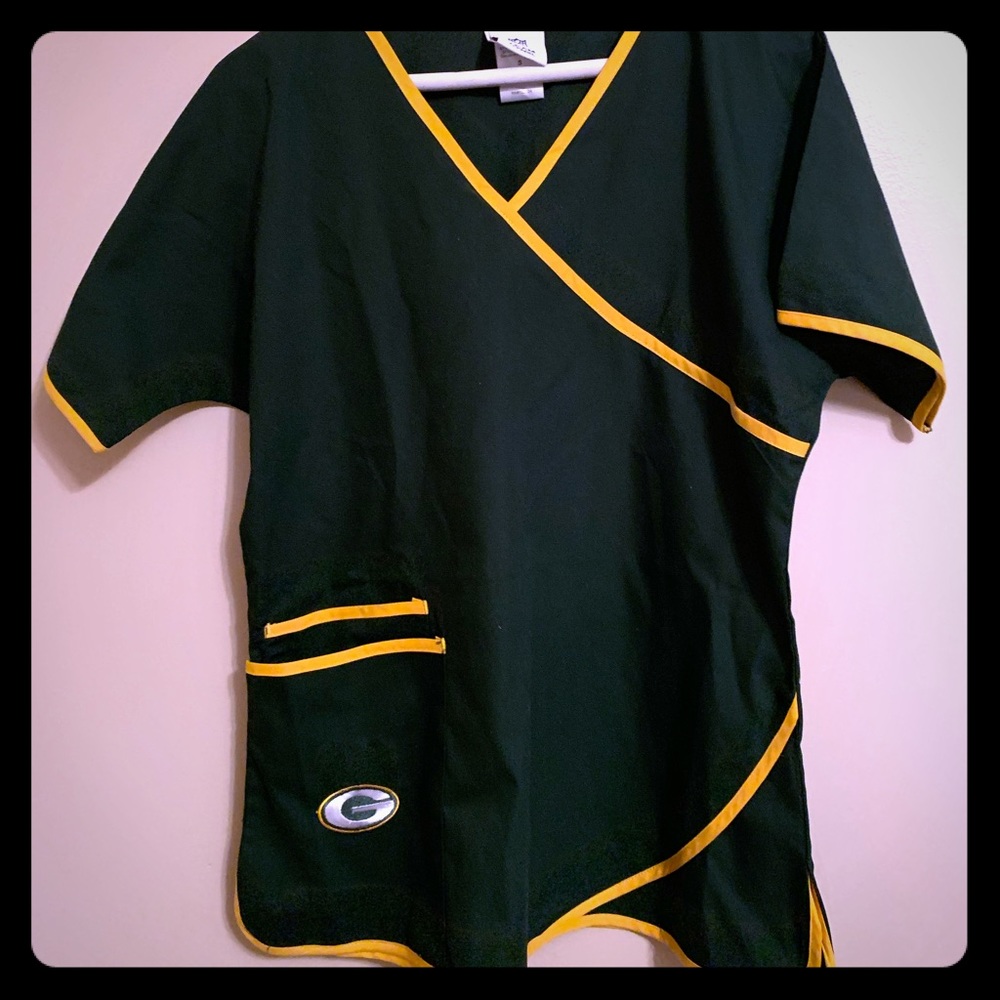 Green Bay Packer scrub top